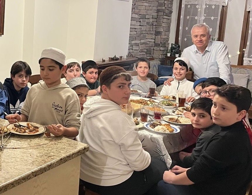MAİP Gönül Sofrasında Küçük Hafızlarla Buluştu: Kadir Gecesi’nin Maneviyatı Paylaşıldı